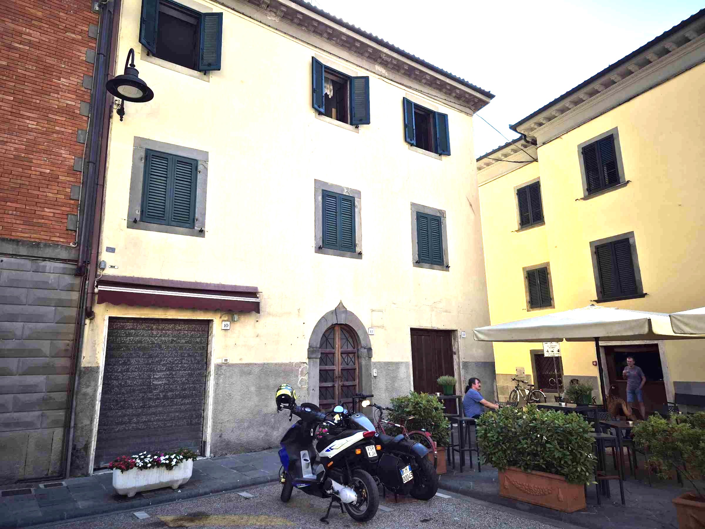 House in Gallicano - view 1