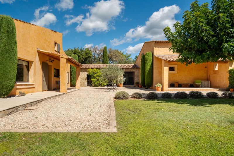 House in Vaugines - view 1