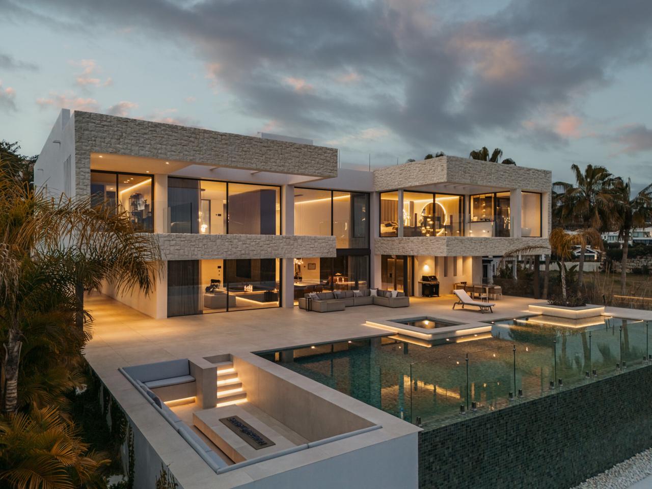 Villa in Benahavis - view 1