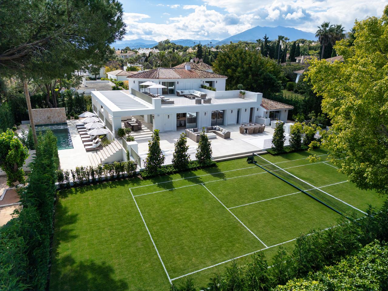 Villa in Marbella - view 1
