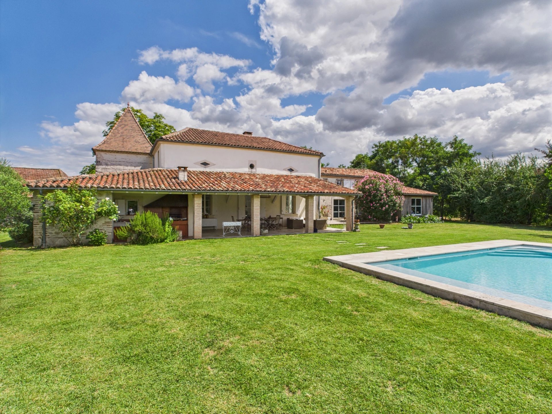 House in Fongrave - view 1