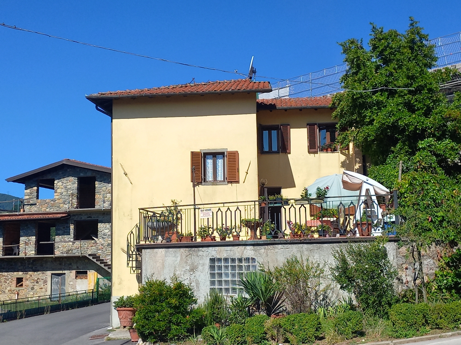 House in San Romano - view 1