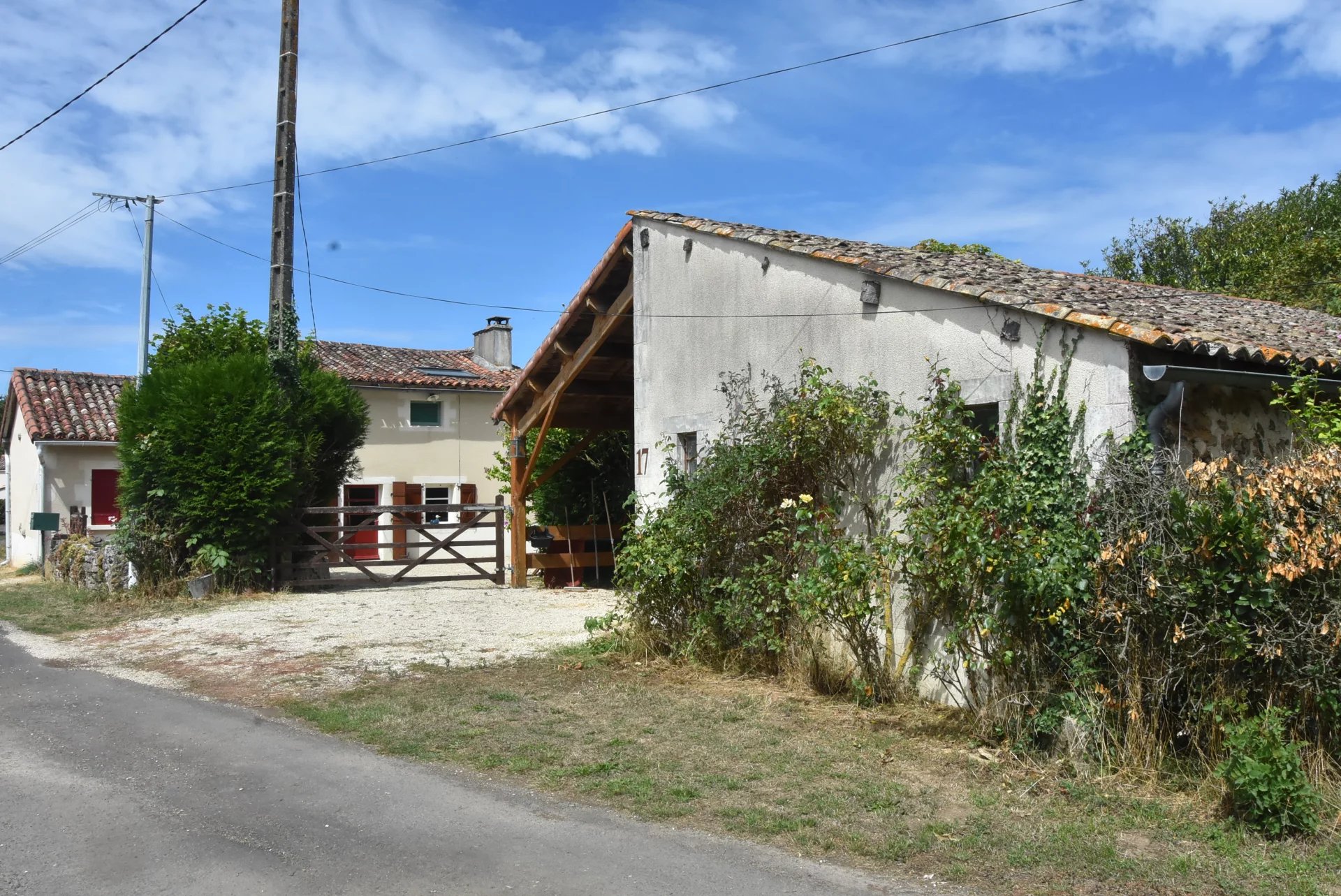 House in Saint-Romain - view 1