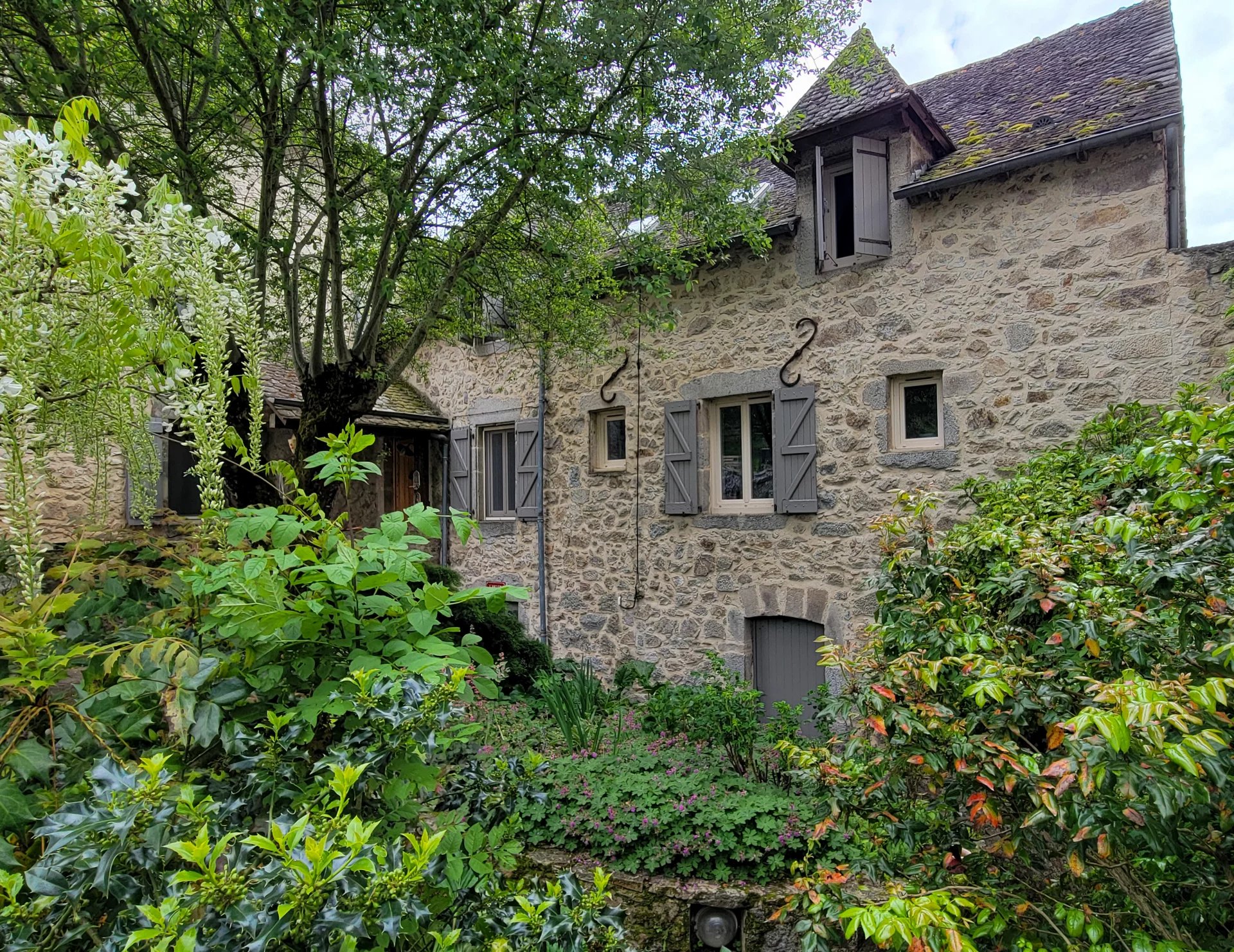 House in Lunac - view 1