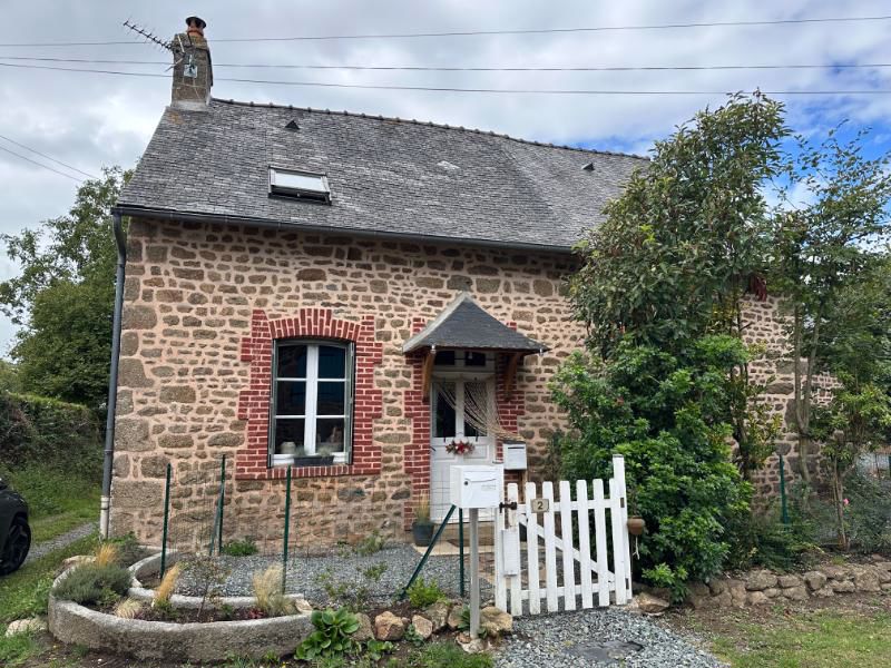 House in Lassay-les-Chateaux - view 1