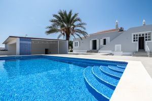 Detached 6bedroom Villa