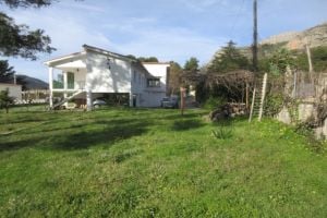 This 4 Bedroom, Location Panoramic Views